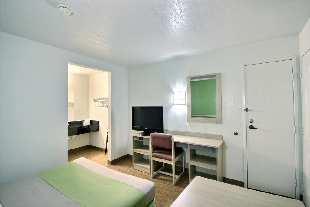 Motel 6 Milwaukee West - Brookfield Oda fotoğraf