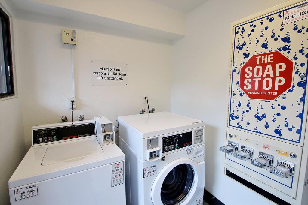 Motel 6 Milwaukee West - Brookfield Dış mekan fotoğraf