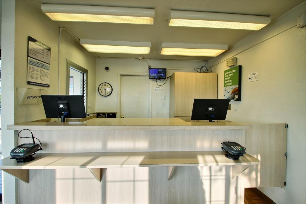 Motel 6 Milwaukee West - Brookfield Dış mekan fotoğraf