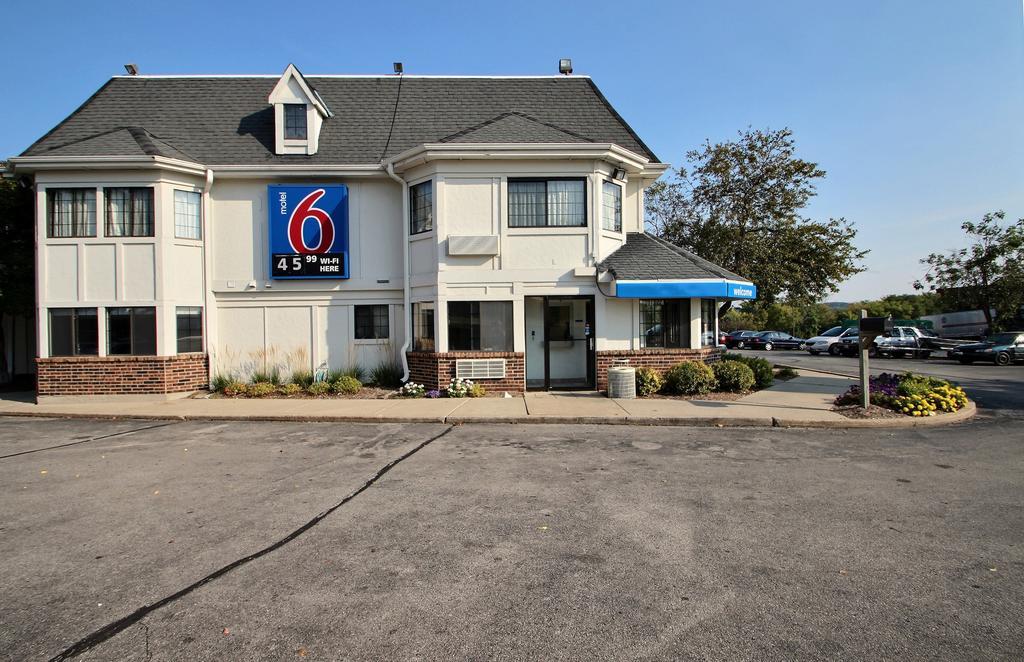 Motel 6 Milwaukee West - Brookfield Dış mekan fotoğraf