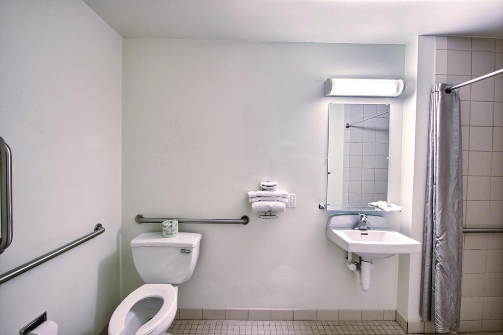 Motel 6 Milwaukee West - Brookfield Dış mekan fotoğraf