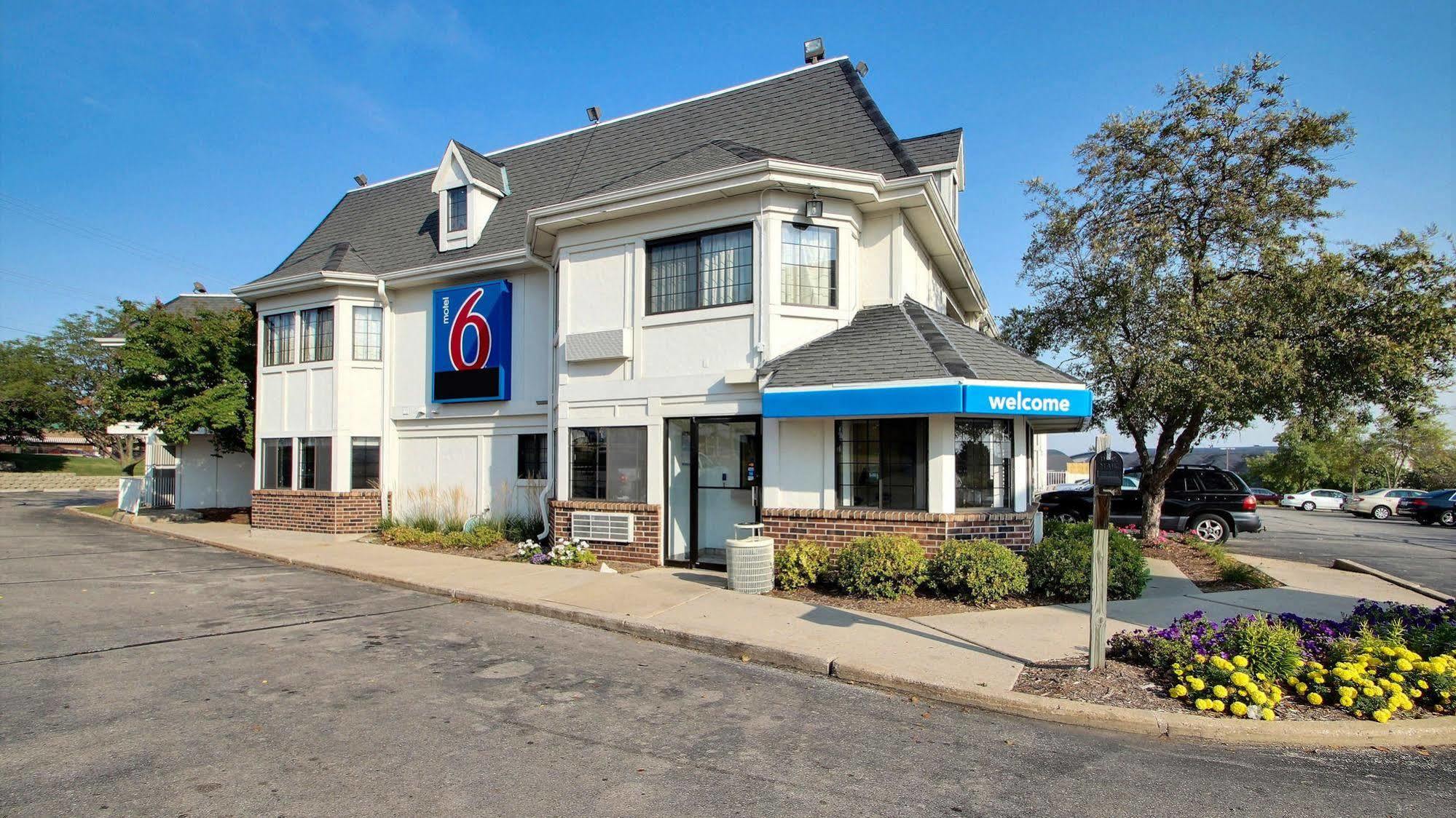 Motel 6 Milwaukee West - Brookfield Dış mekan fotoğraf