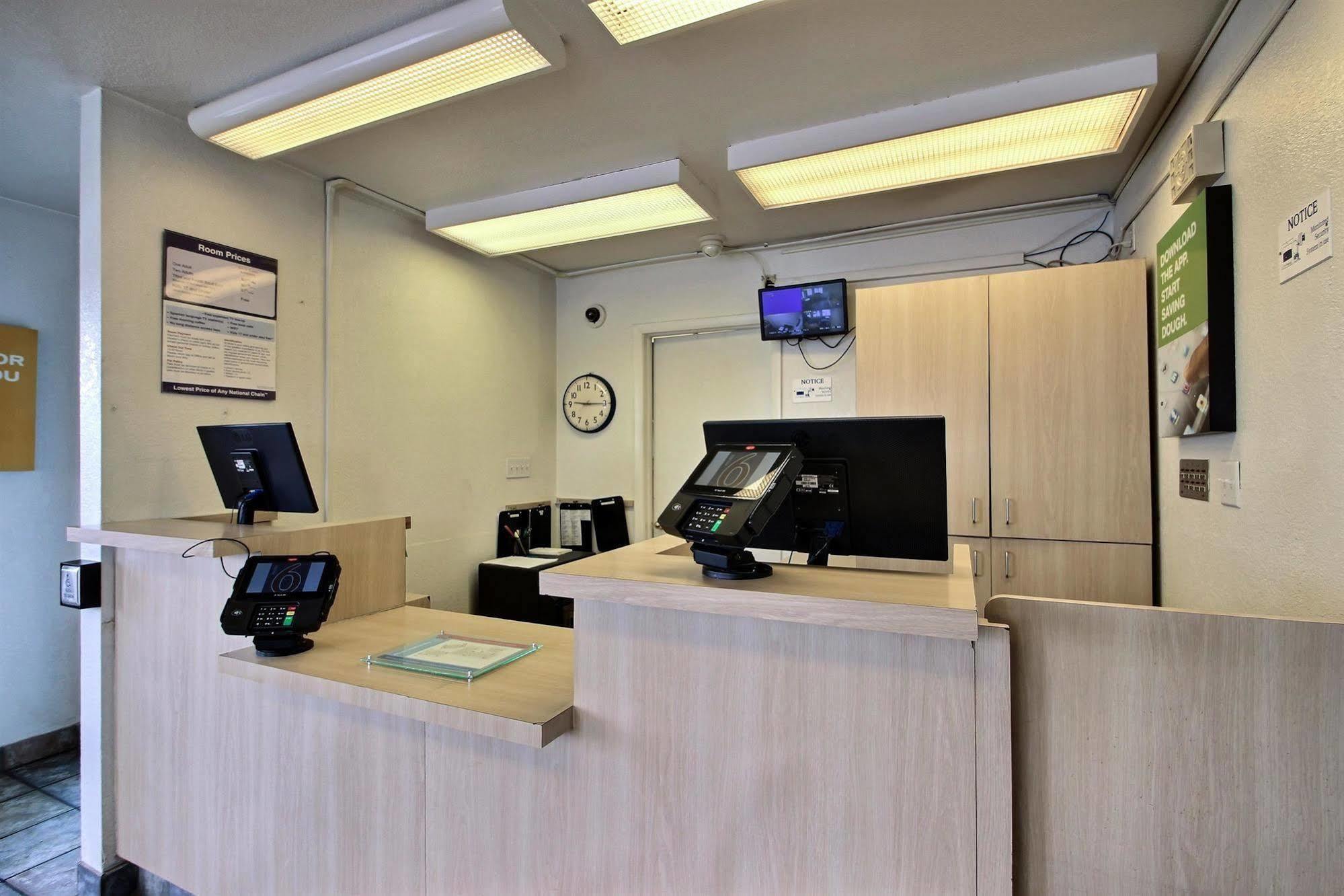 Motel 6 Milwaukee West - Brookfield Dış mekan fotoğraf