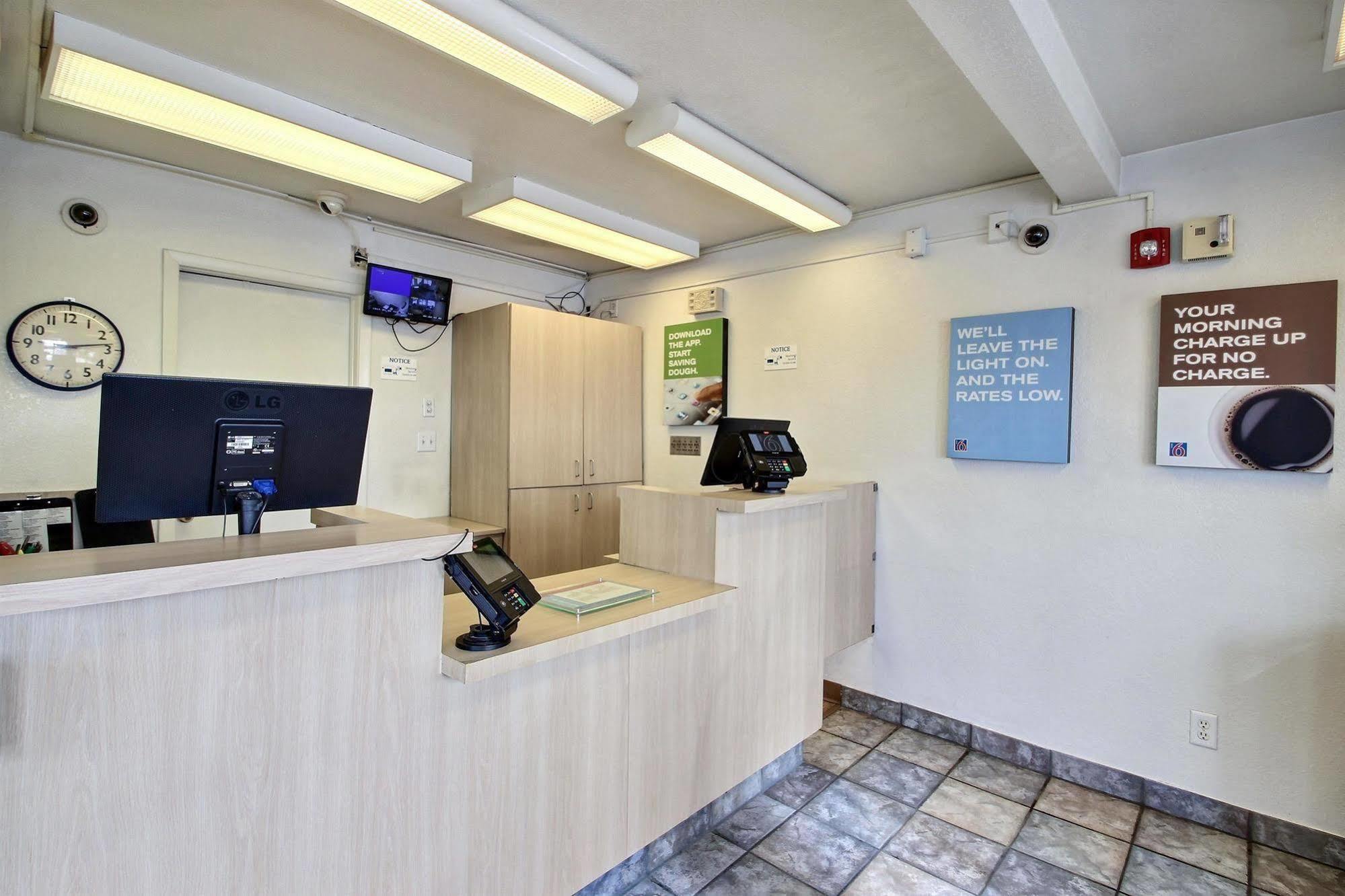 Motel 6 Milwaukee West - Brookfield Dış mekan fotoğraf