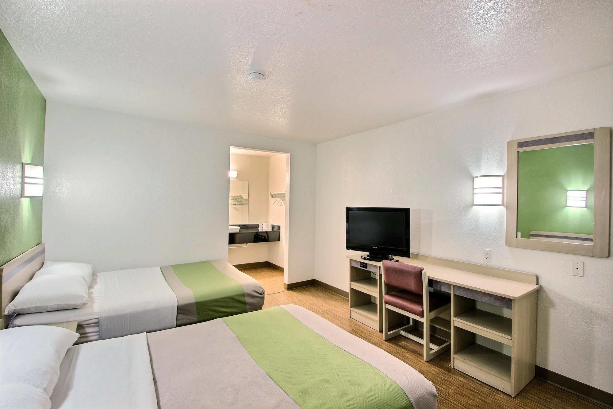 Motel 6 Milwaukee West - Brookfield Dış mekan fotoğraf