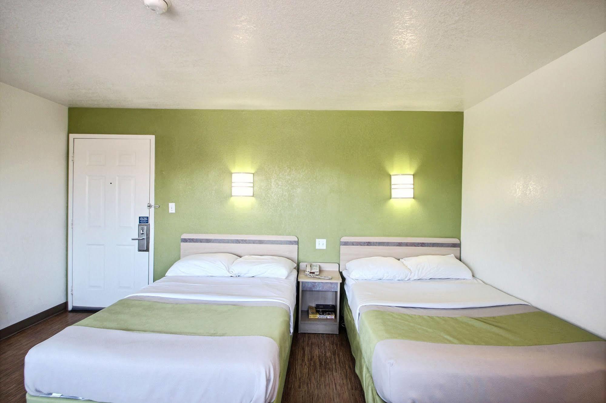 Motel 6 Milwaukee West - Brookfield Dış mekan fotoğraf