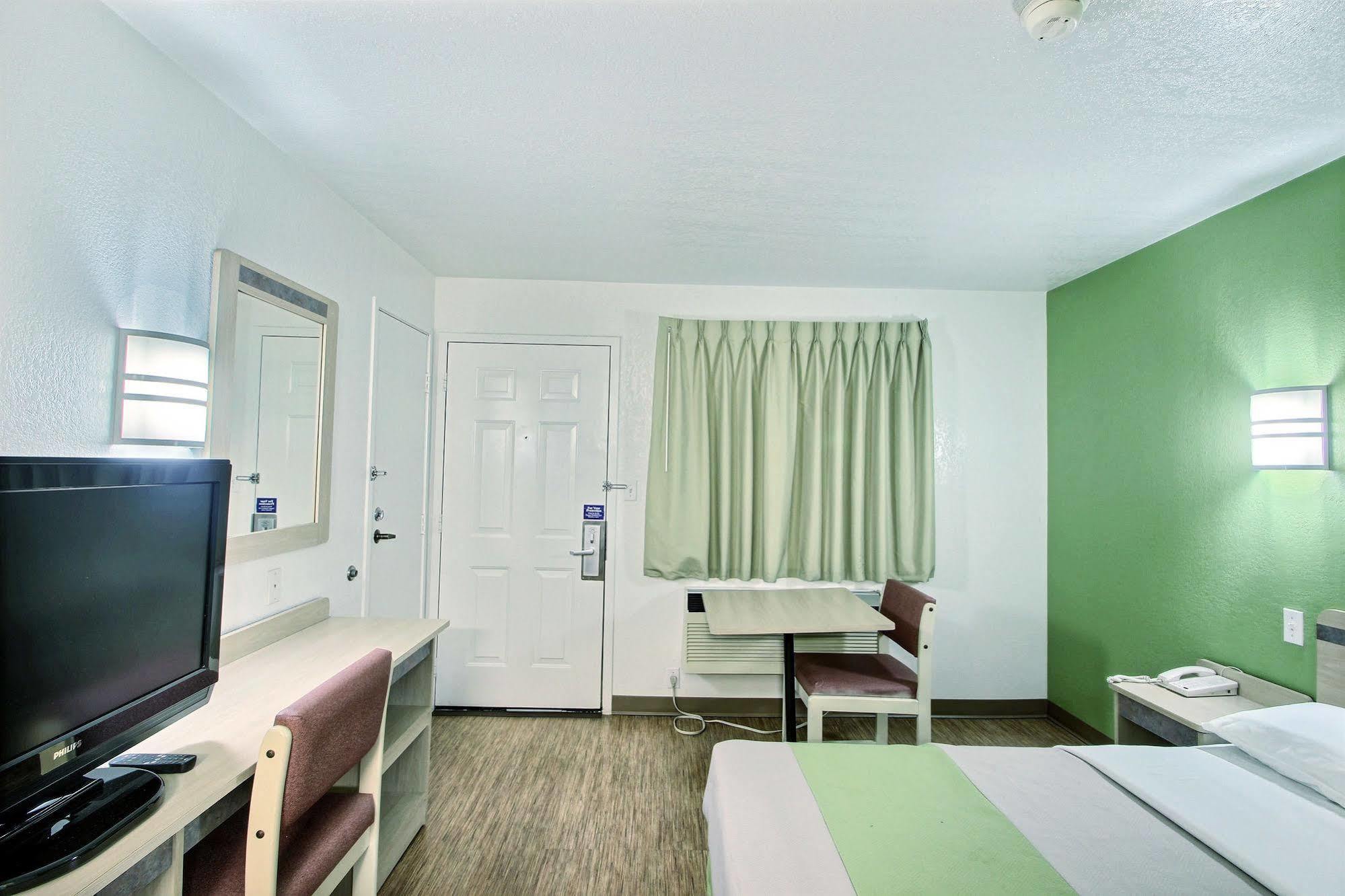 Motel 6 Milwaukee West - Brookfield Dış mekan fotoğraf
