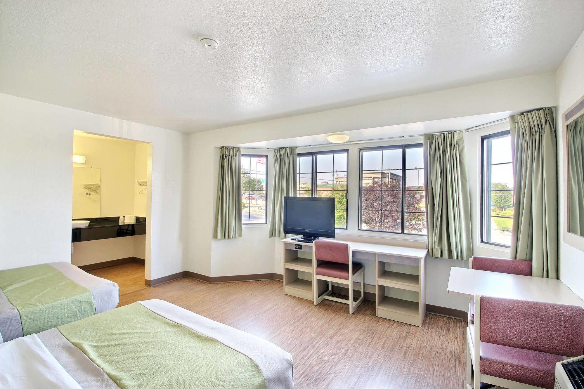 Motel 6 Milwaukee West - Brookfield Dış mekan fotoğraf