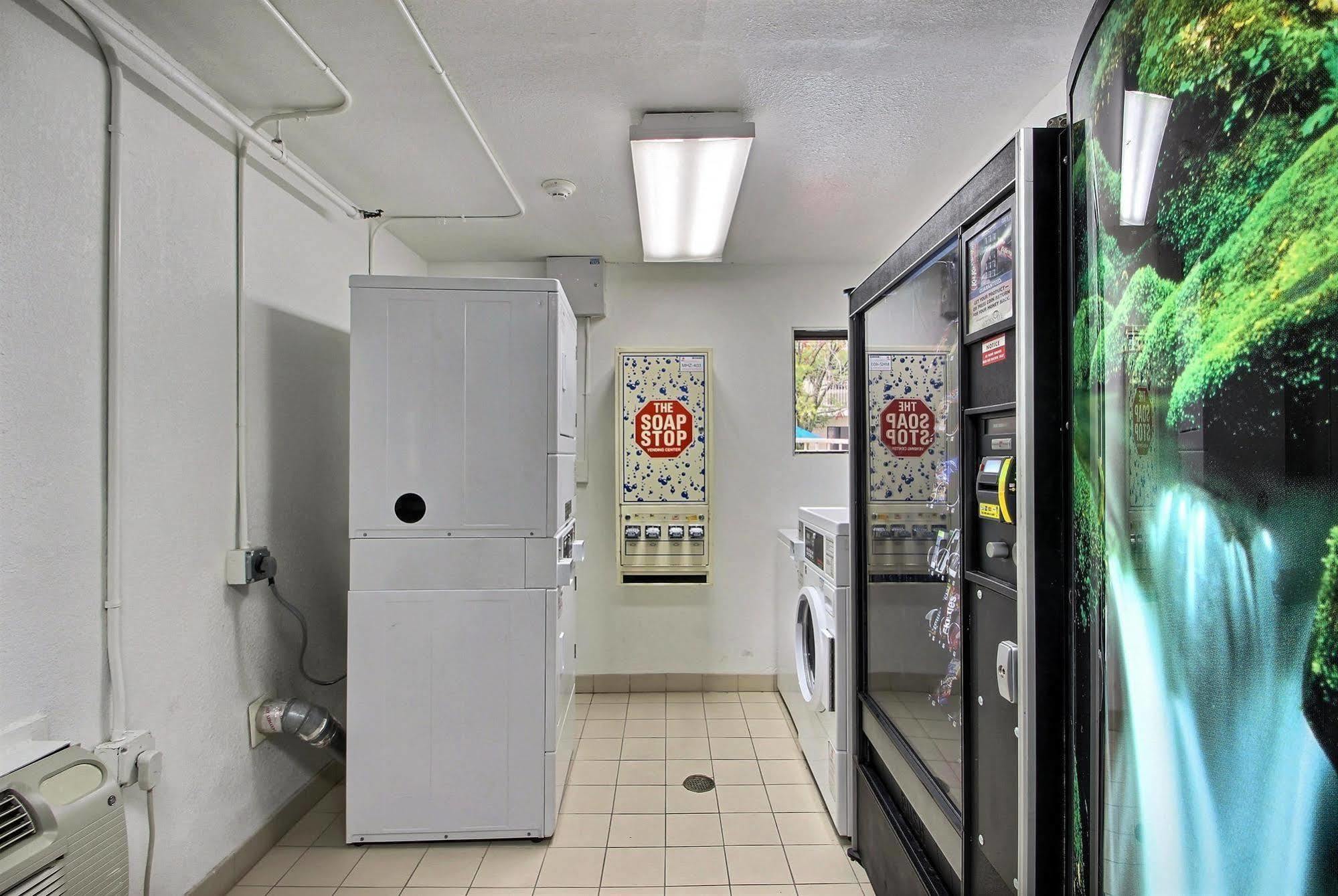 Motel 6 Milwaukee West - Brookfield Dış mekan fotoğraf